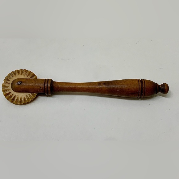 1880s Antique Wooden Carved Bone Wheel Pie Crimper - Picture 3 of 15